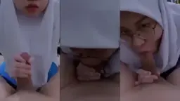Berkacamata, Berhijab, Menggoda Dengan Rayuan Intim