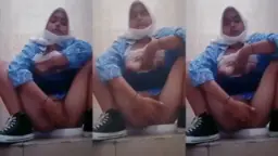 Gadis Sma Main-main Di Kamar Mandi Sekolah