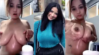 Mainin Payudara Besar Xixi Di Kamar Mandi