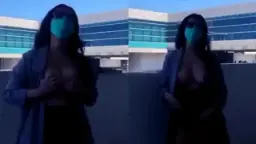 Siskaeee Tampilkan Payudara Seksi Di Area Bandara