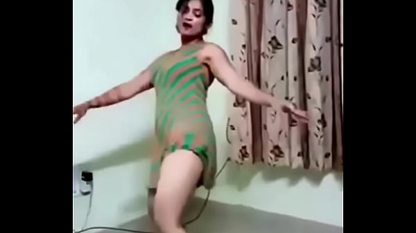 Bollywood Beauty’s Seductive Moves
