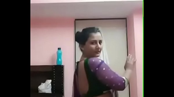 Voluptuous Pooja Bhabhi’s Alluring Dance Moves