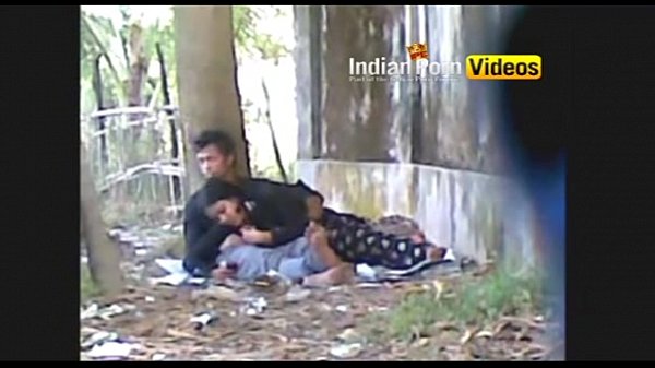 Desi Lovers’ Wild Outdoor Oral Encounter – Indian Erotic Video