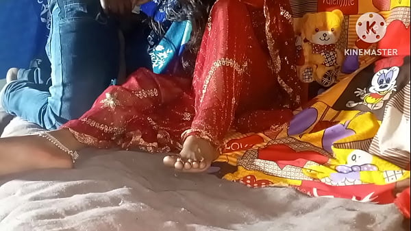 ग्रामीण देसी भाभी का गाँव के नौजवान के साथ रोमांचक संबंध