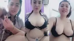Janda Montok Dengan Toket Mulus Yang Bikin Ngiler, Penuh Gaya Bling-bling Seksi Abis