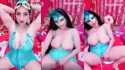 Tante Yasmin Mainkan Vagina