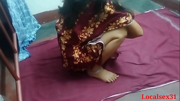 Sultry Village Bhabi In Crimson Saree – An Intimate Encounter
