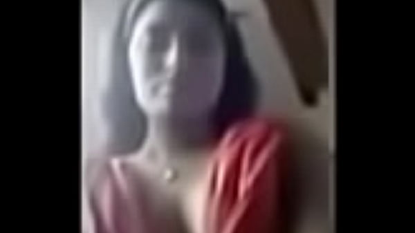 Indian Women Flaunting Their Cleavage In Bold Display