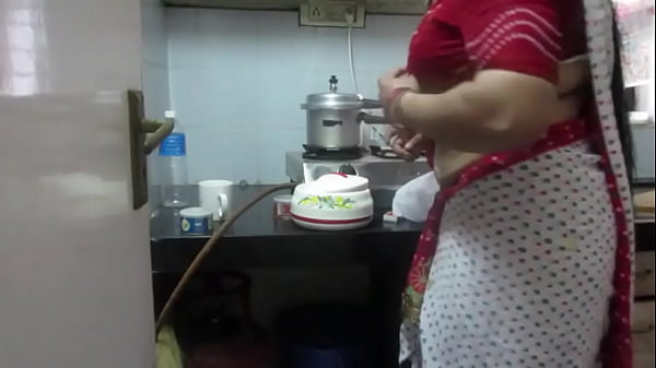 Leena Bhabhi’s Sexy, Bare Navel Drives Me Wild—hot Housewife Tease, Part 1