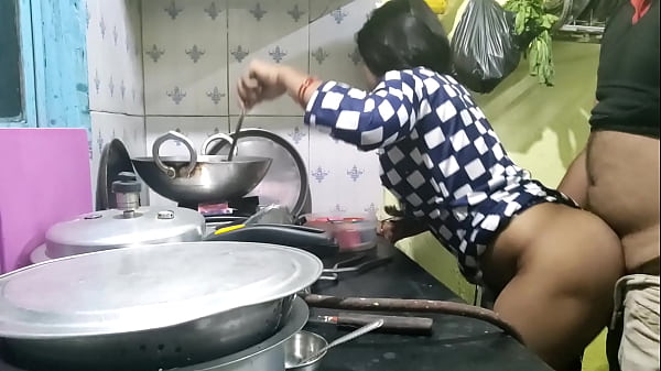 गाँव से आई नादान नौकरानी का मालिक ने लिया मजा, सुनो पूरी कहानी