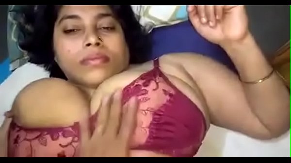 उभरी हुई छाती वाली भाभी