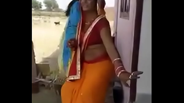 Local Bhabhi’s Naughty Hip Sway