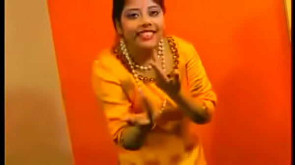 Desi Indian Wife Rupali Bhabhi’s Naked Tease, Her Curves Begging For Attention