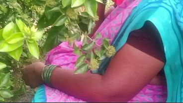 Desi Bhabhi’s Wild Outdoor Fuck In The Village