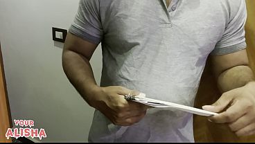 देखो, पोस्टमैन ने अलीशा भाभी को अपनी चूत में उंगली करते हुए पकड़ लिया…
