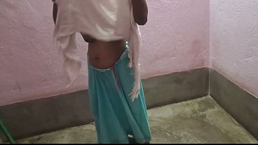 Desi Ki Nayi Sexy Girl, Apna Mota Lamba Kela Choosne Wali