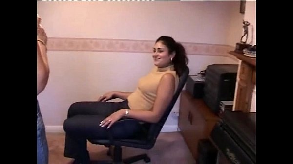 Indian Malvina And British Lisa Slutty Amateur Tongue-twisters #3