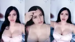 Alondra Toge Montok, Cuma Pake Beha, Bikin Liyep-liyep