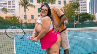 Plumper Pass – Serving Up Luna’s Thick, Juicy Ass