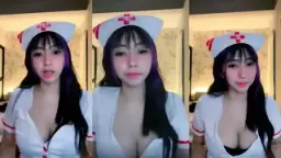 Rianti Suster Pamer Belahan Seksi, Host Baru Yang Bikin Ngiler
