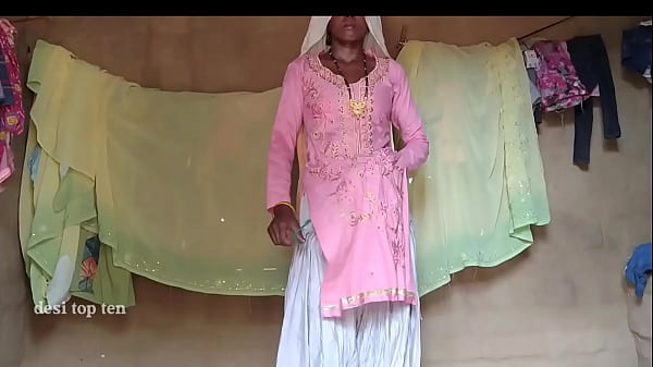 मेरी सेक्सी बीवी को जोर से चाटने के बाद मोटे लंड से देसी चूत चोदा, देसी हिंदी सेक्सी वीडियो