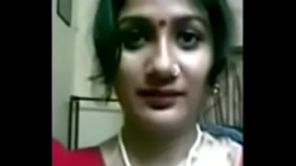Desi Bengali Housewife Flaunts Her Juicy Big Tits