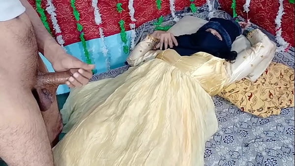 Yellow Desi Bride Gets Her Tight Pussy Drilled Hard By A Big Indian Cock On Xvideos
