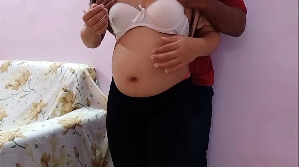प्रेग्नेंट भाभी को फेसबुक पर फंसाकर घर ले जाकर जबरदस्ती चोदा – देसी अंदाज में गंदी कहानी