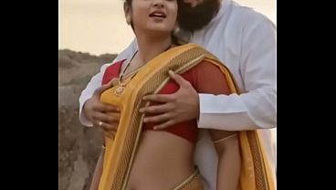Desi Bhabhi Ki Saree Utar Ke Chuchiyo Ko Dabake Pyar Kiya