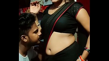 Hot Desi Bhabhi Saree Navel Tease, Seductive Romance Unleashed.