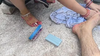 Bhabhi Ko Field Mai Kapde Dhote Samay Mud Marwai