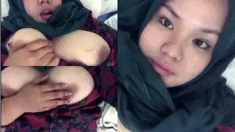 Bocil Arina Hijab Tobrut, Tangannya Berani Remas-remas Toket Montok