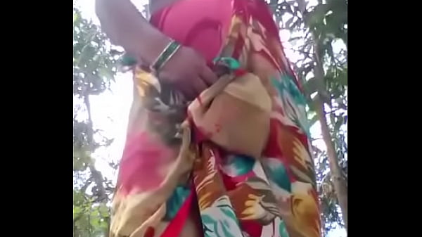 Desi Roshni Bhabhi Flaunting Her Juicy Curves And Hot Body
