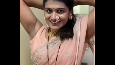 Indian Babe Flashing Her Sweaty Armpits, Ready To Tease