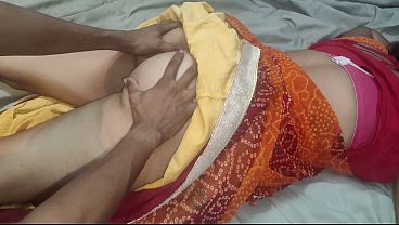 प्लम्बर की मेहनताना घरेलू औरत से चुदवा कर चुकाई, हिंदी में आवाज़