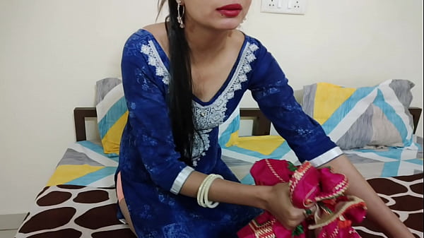 बड़े सोतेल भाई ने सोतेली बहन को अकेला छोड़ दिया, हिंदी आवाज़ में कामुक अंदाज़